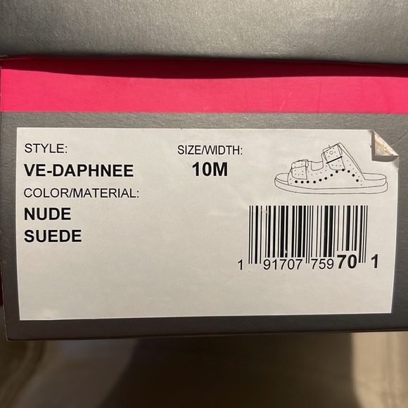 Vince Camuto Daphnee Sandal - Picture 9 of 9